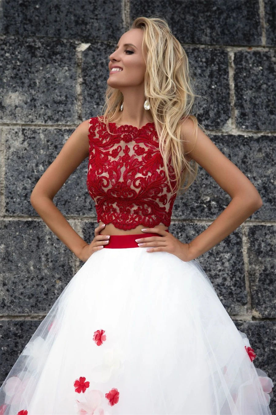 Vestidos de casamento de casamento de tanque de renda vermelha de flor branca boêmia