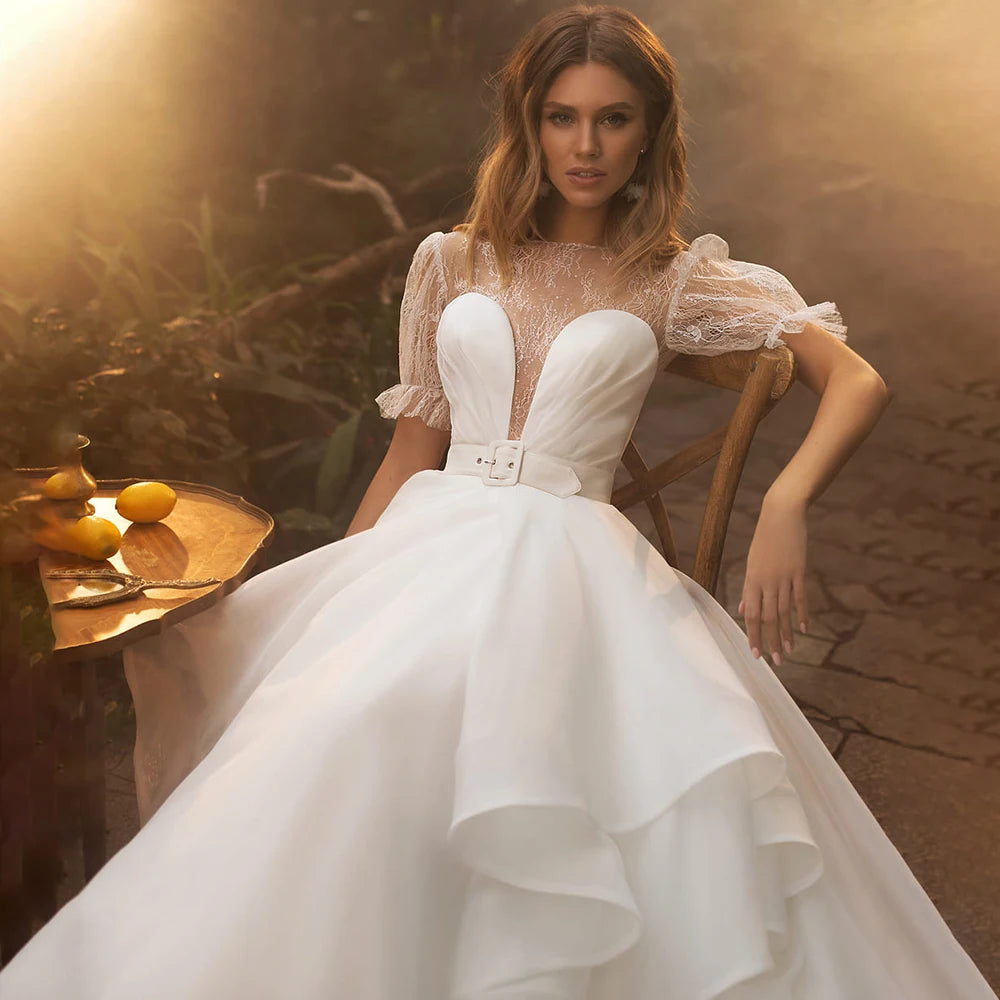 Cancella corta a barca a pizzo Abito da sposa Abito da sposa a cascata a cascata alla schiena della spiaggia boho illusionali abiti da sposa principessa