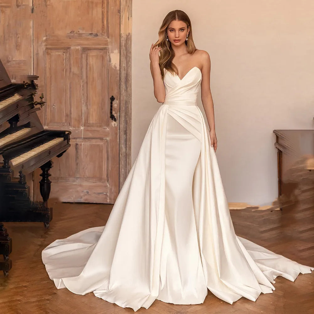 Robe de mariée de sirène satinée simple pour les femmes 2023 Princesse V-Col à col plies sans manches