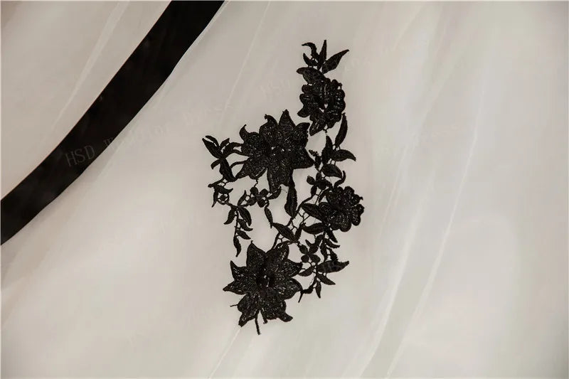 New Style Beautiful Simple Strapless Wedding Dress Black Lace Embroidery Appliques Bow Sashes Vestidos De Novia Custom Plus Size