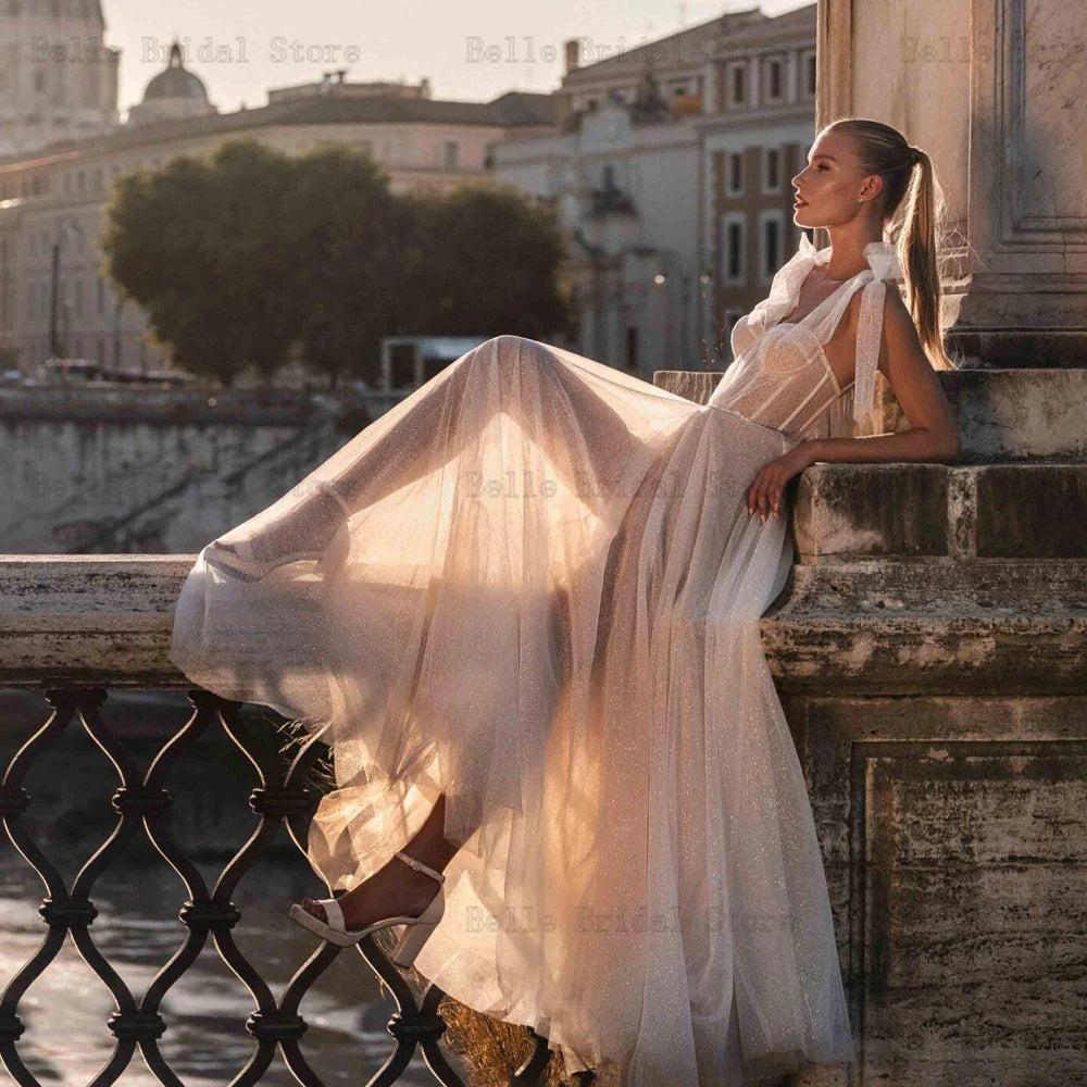 Vestidos de novia de vecinos con cuello con brillo Correas de espagueti Vestidos de novia Train de barrido de arco Ilusión Tulle A-Line сваisar