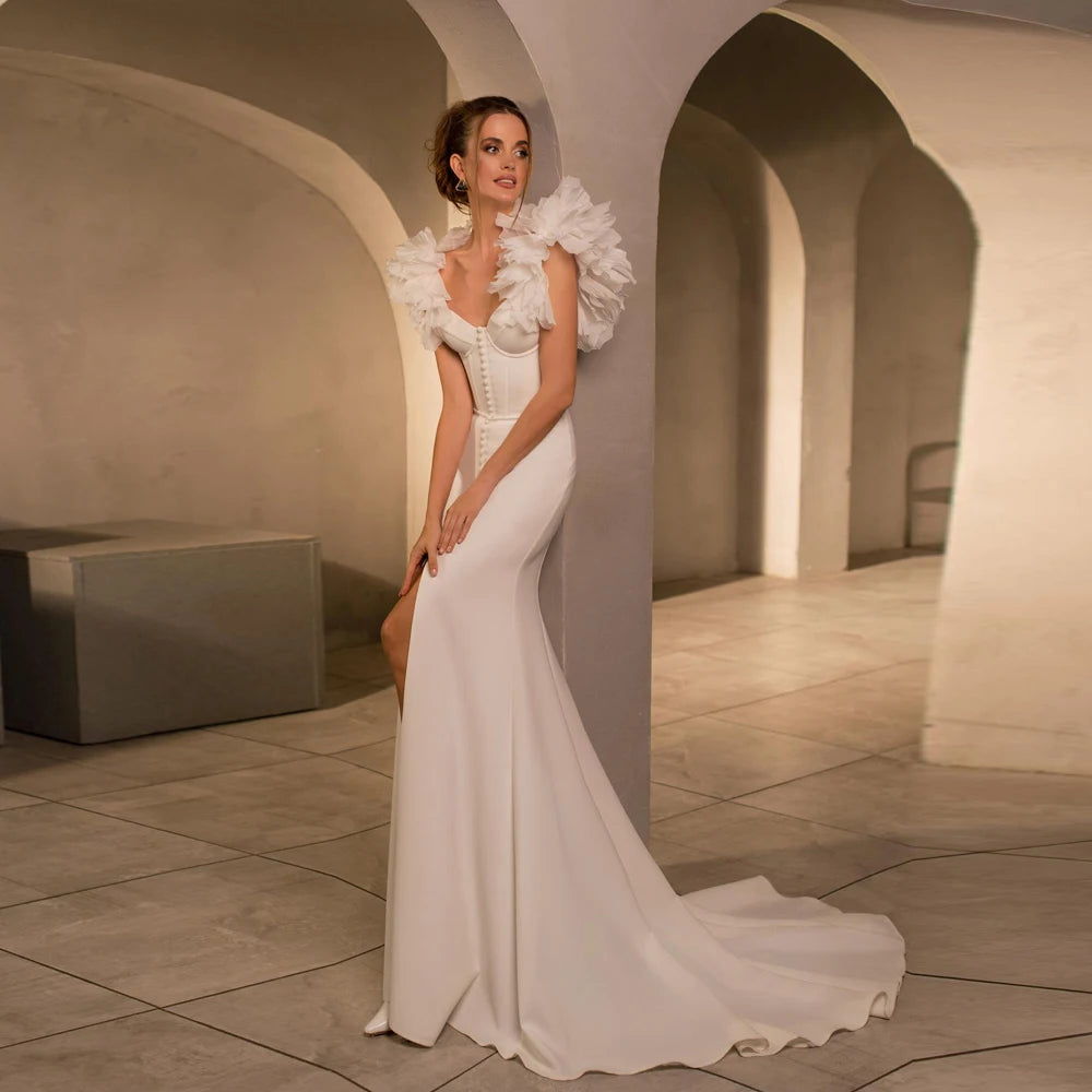 Eleganti abiti da sposa sirena bianca Abiti a cuore Sleevelette di abiti da sposa ad alta fessura di treno di sweep свадебное платье 2023