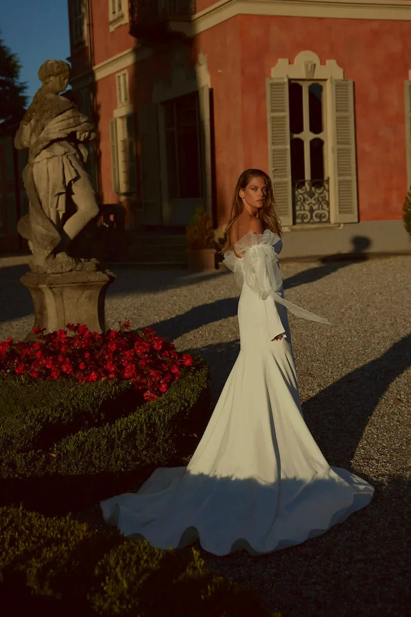 Robes de mariée de sirène sexy élégante luxueuse chérie de l'épaule à manches longues robes nuptiales balayez les vestiges de train vestidos