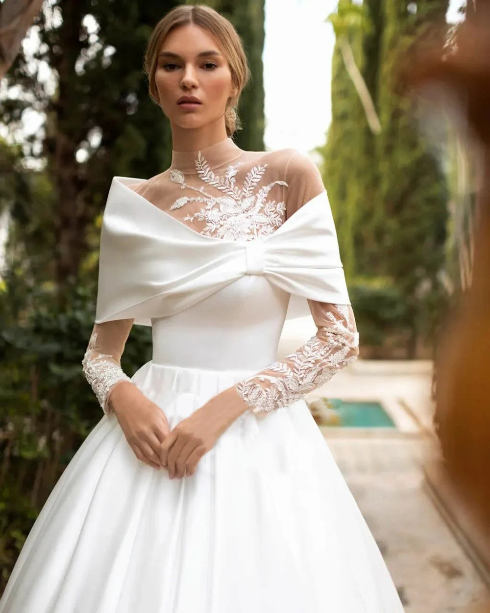 Abiti da sposa in pizzo vintage Appliques a maniche lunghe con collo