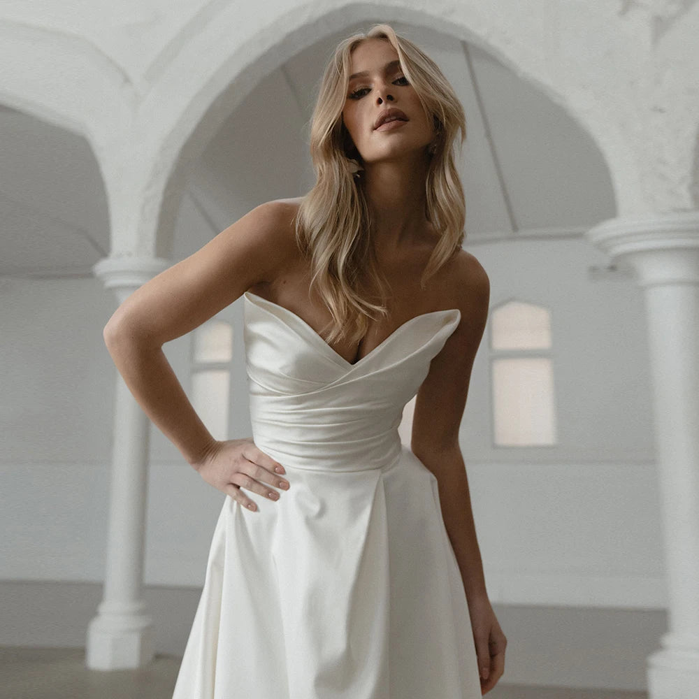 Semplici abiti da sposa senza maniche bianche per donne Strapiess A-Line Bridal Growns con Vestidos de novi di moda senza schienale 2024