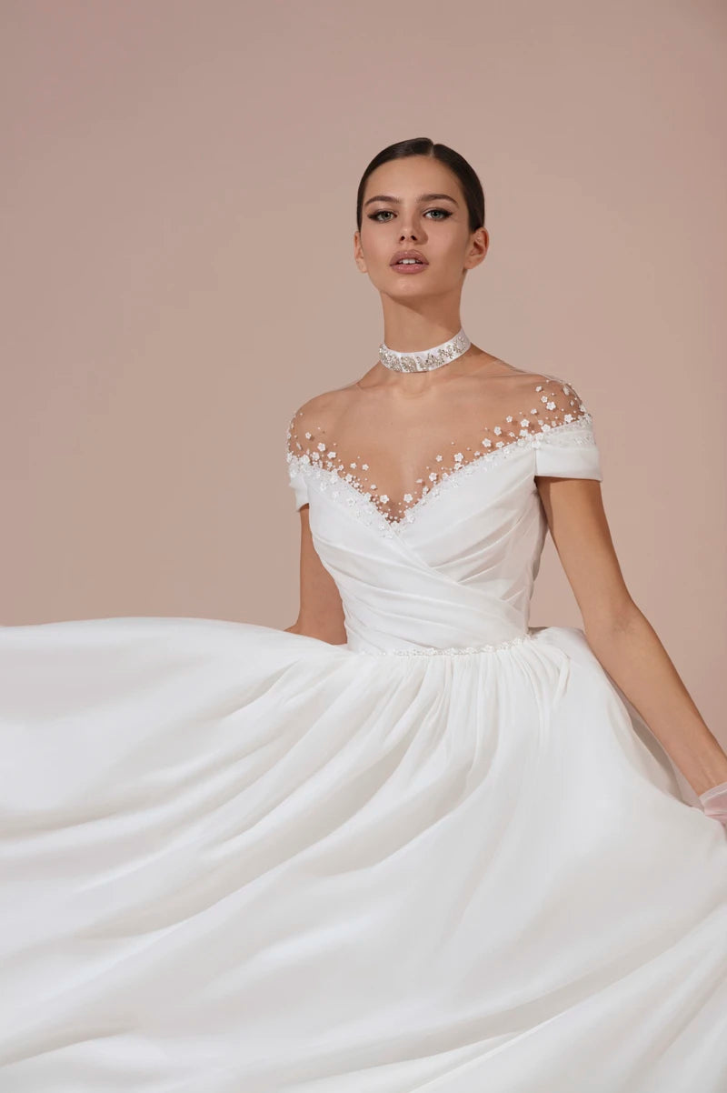 Elegantes Satin-Hochzeitskleid Kurzarm Organza A-Linie für Frauen, die sich an die Messung von eleganten Spitzenapplikationen Brautkleider anpassen