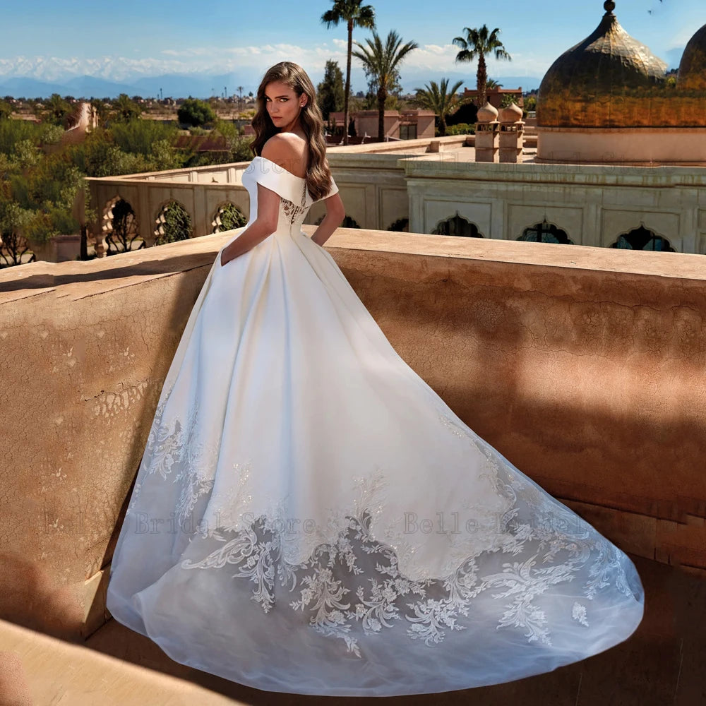 Eleganti abiti da sposa spalla a spalla Viella senza maniche abiti da sposa Appliques Abbattina, lunghezza del pavimento della cerniera Vestitidos de noni