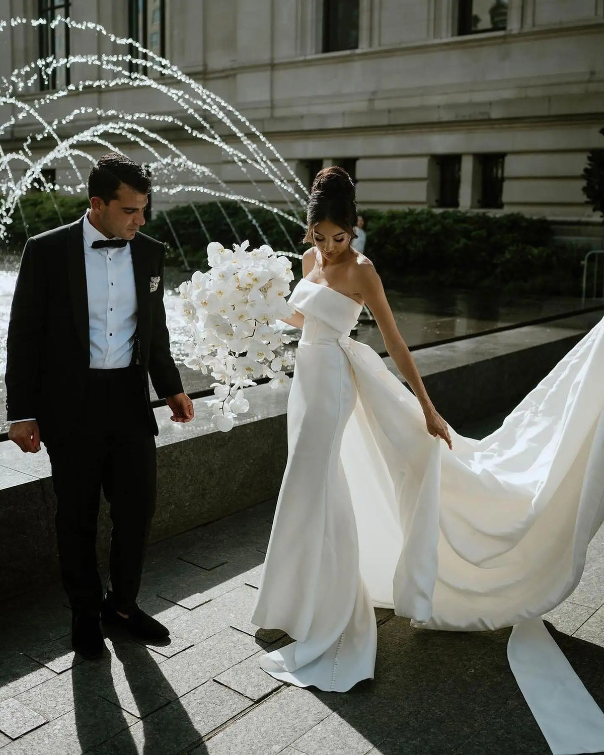 Elegantes vestidos de novia de sirena satén sin tirantes con tren desmontable Vestido sin espalda Vestido de noiva para mujeres