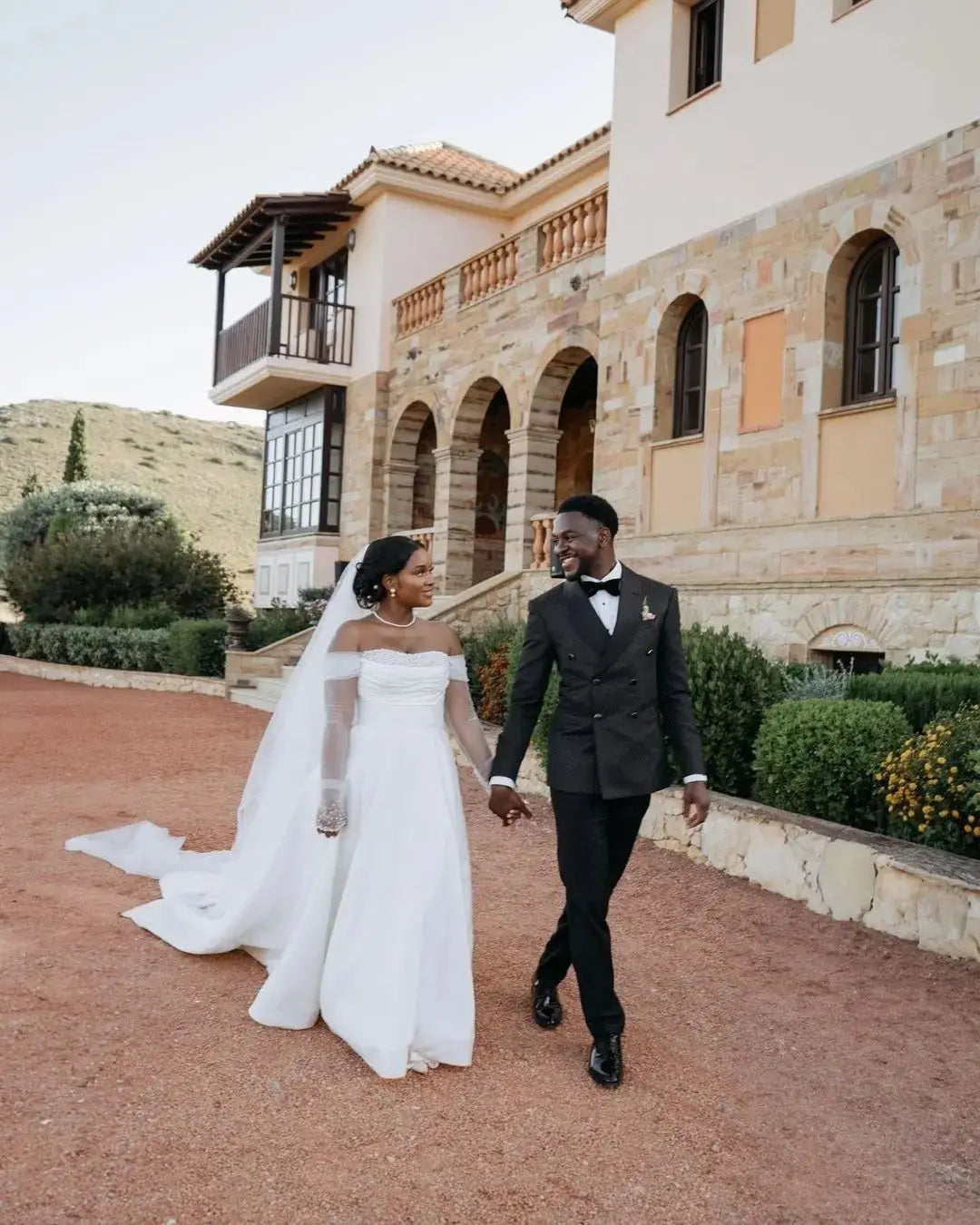 Garden Wedding Dresses for Black Bride Off Shoulder Long Sleeve Sweep Train A Line Satin Pearls Beading African Bridal Gowns