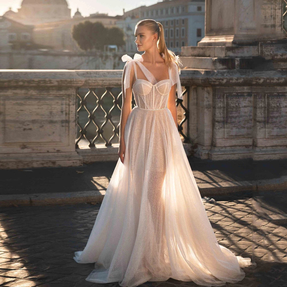 Vestidos de novia de vecinos con cuello con brillo Correas de espagueti Vestidos de novia Train de barrido de arco Ilusión Tulle A-Line сваisar