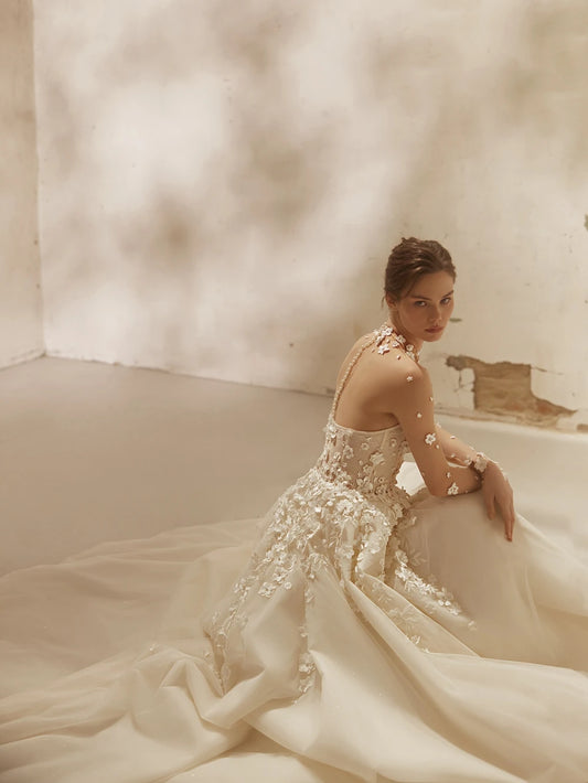 Illusion Long Sleeve Wedding Dress Classic Appliques 3D Flower Bride Robe Romantic Pearls A-line Long Bridal Gown Robe De Mariée