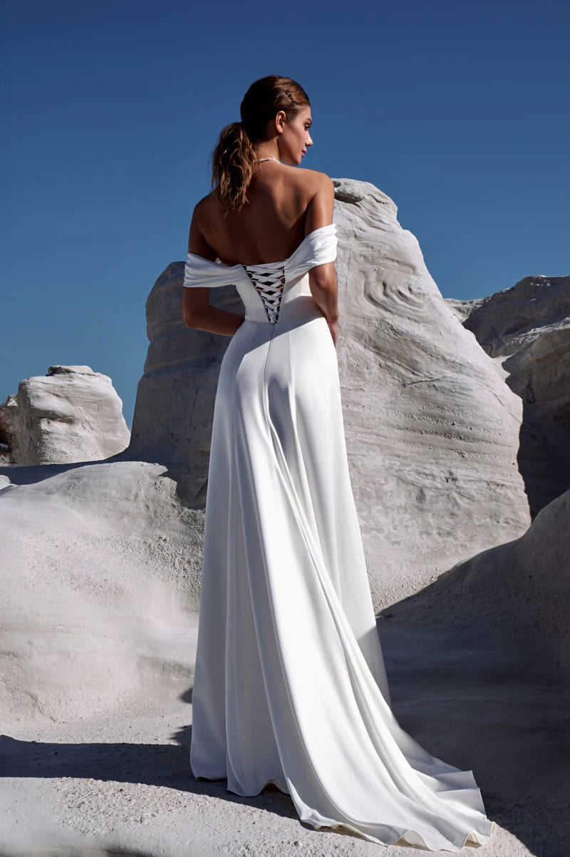 Elegante abito da sposa in raso fuori dalla spalla A-line del lato satinato morbido per le donne personalizzate per misurare l'elegante Robe de Mariee