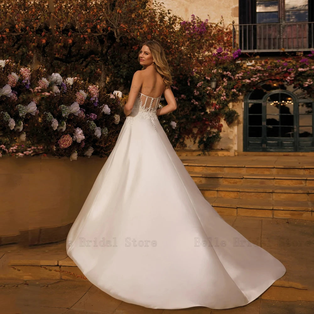 Klassische Brautkleider Trägerlose Ärmellose Brautkleider Applikationen Illusion Bodenlang A-Linie Satin Vestidos De Novia 2024