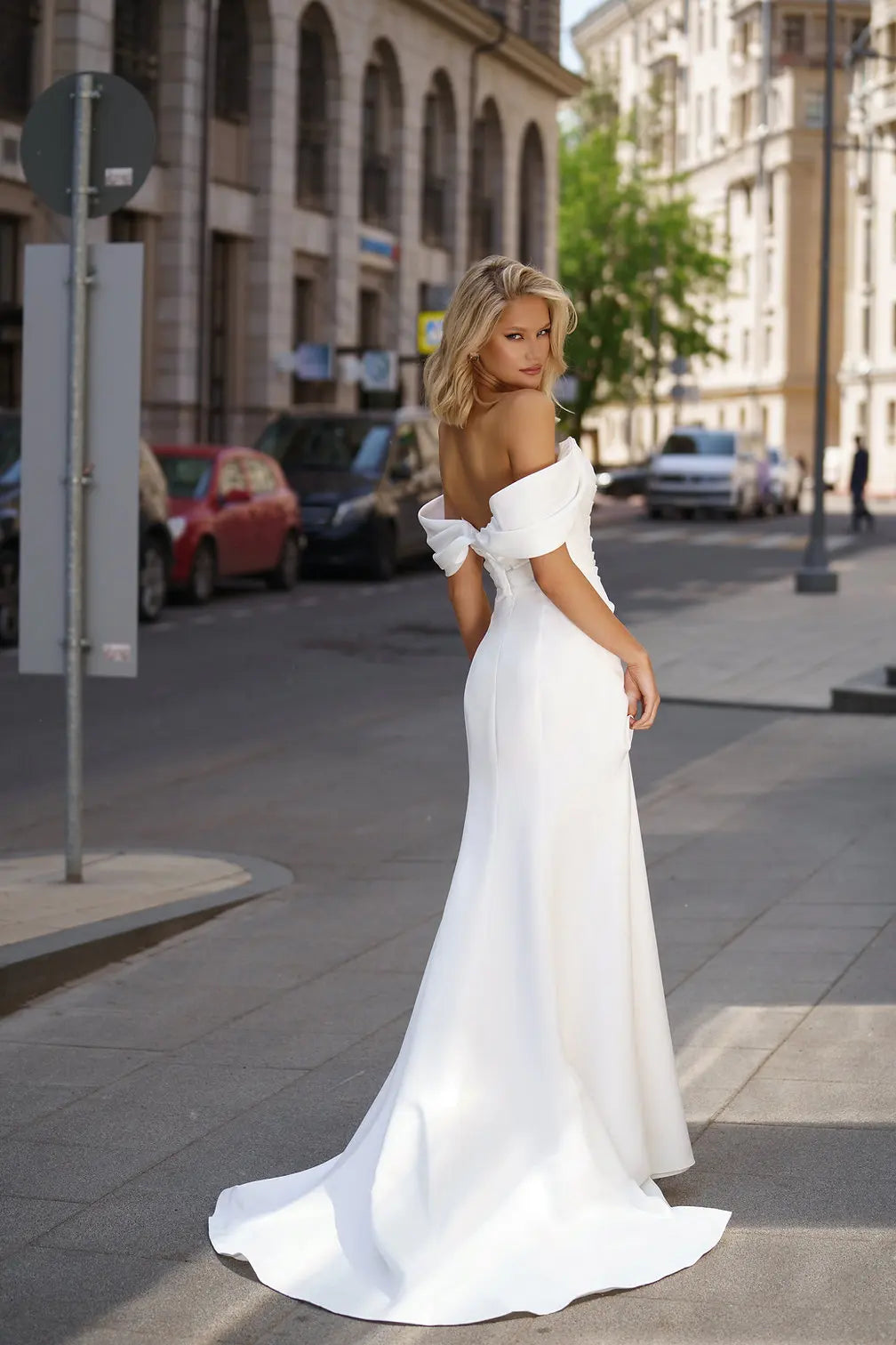 Simple Satin Mermaid Wedding Dresses Off-Shoulder Pure Pleated Floor Length Long Fashion Bridal Gowns For Outdoor Wedding