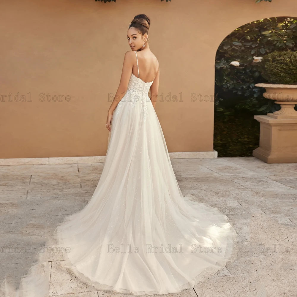 Elegant Spaghetti Straps Wedding Dresses V Neck Sleeveless Bridal Gowns Applique Sweep Train Front Slit A-Line Vestidos De Novia