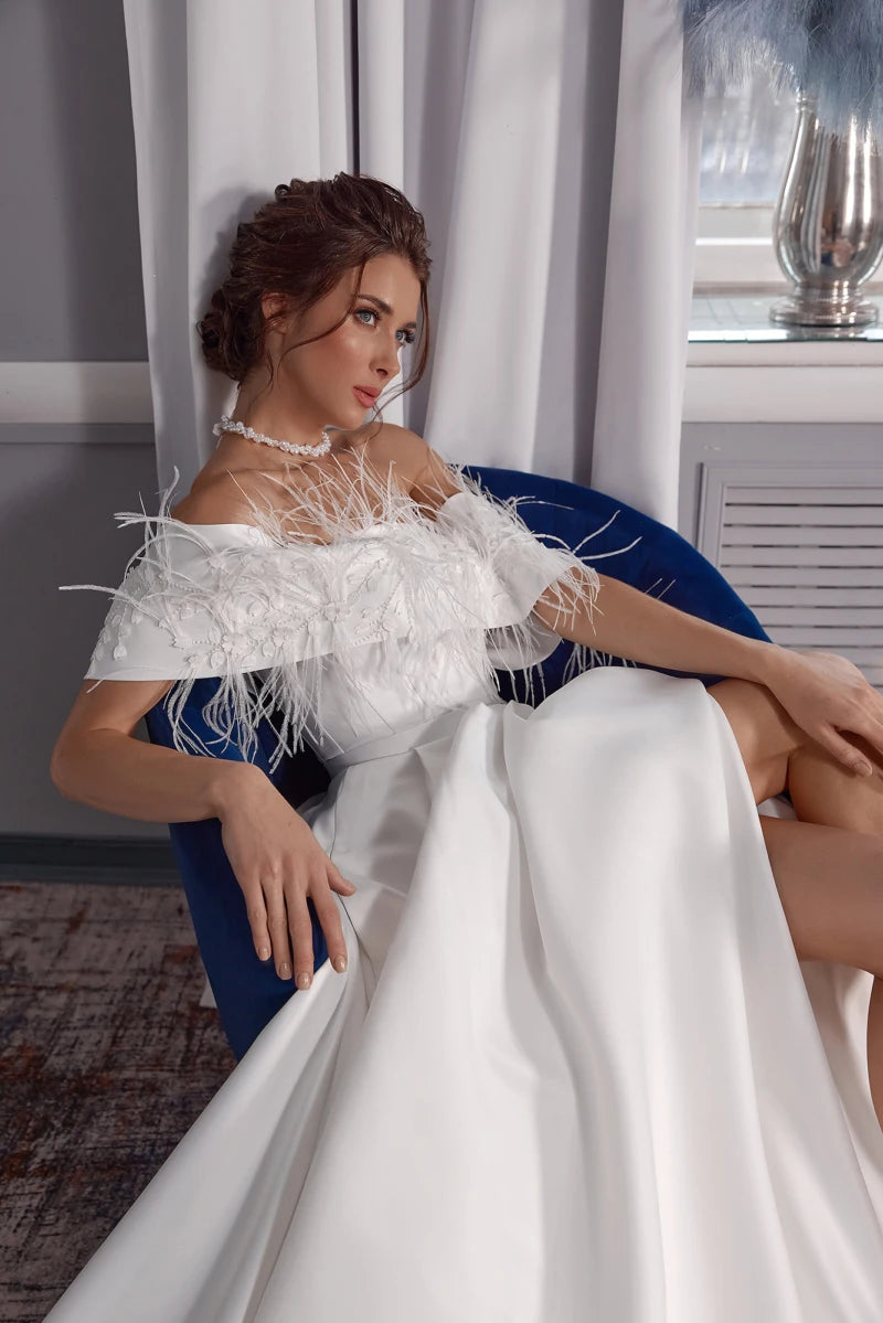 Robe de mariée élégante avec des plumes A-Line pour les femmes personnaliser pour mesurer les robes nuptiales de longueur de sol