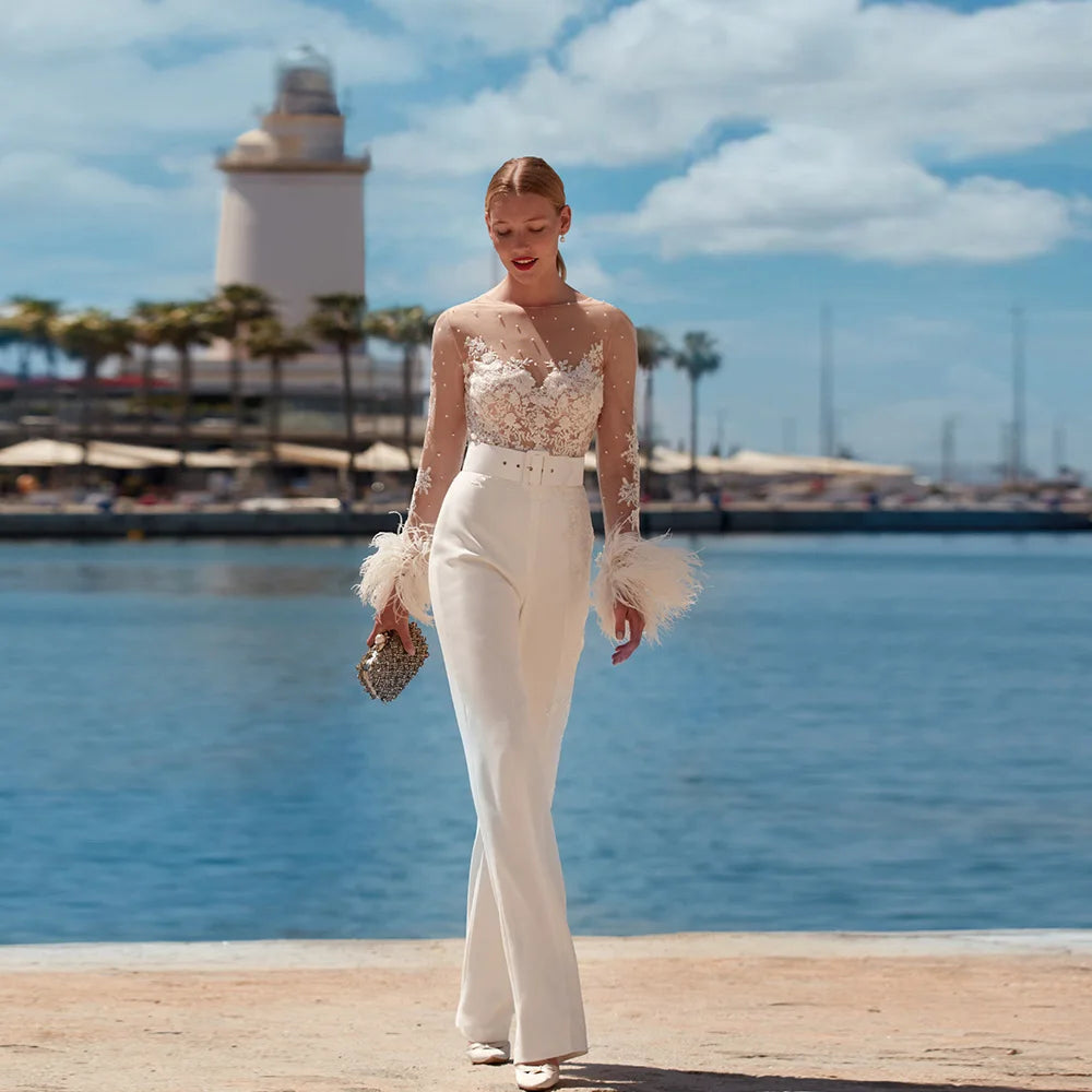 Vestidos de noiva modernos ternos de calça o pescoço mangas compridas vestidos de noiva sem costas Apliques de penas de perelas Rúscula de trem de mariee de mariee