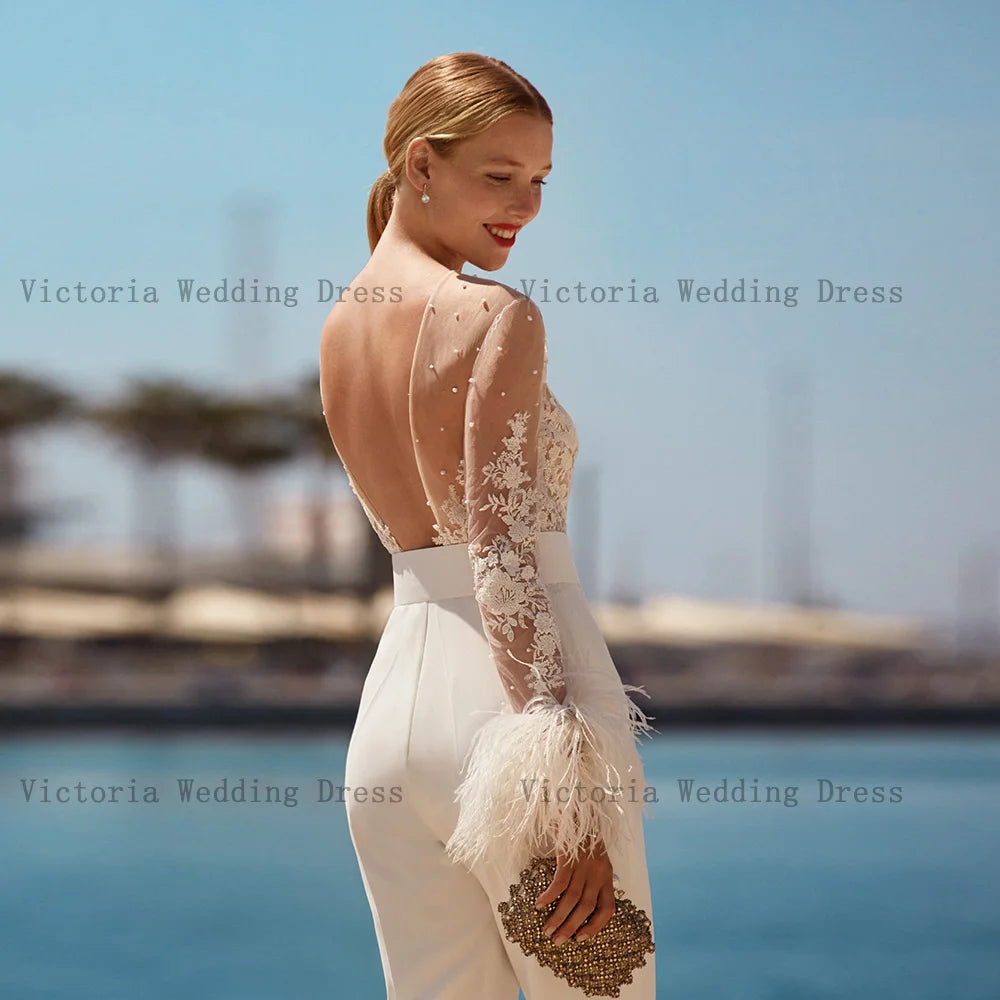 Abiti da sposa moderni Abita di pantaloni o maniche lunghe per il collo Abiti da sposa senza schienale perle Appliques piuma Sweep Train Robe de Mariee