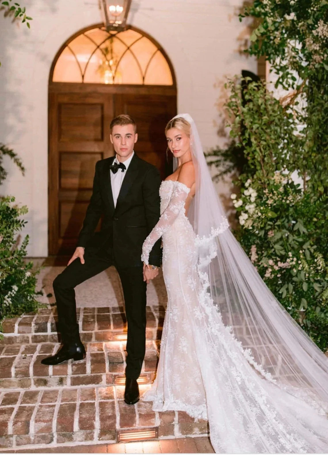 Robes de mariée de plage de sirène avec manches longues en dentelle complète au large de l'épaule Hailey Bieber Vériées d'été