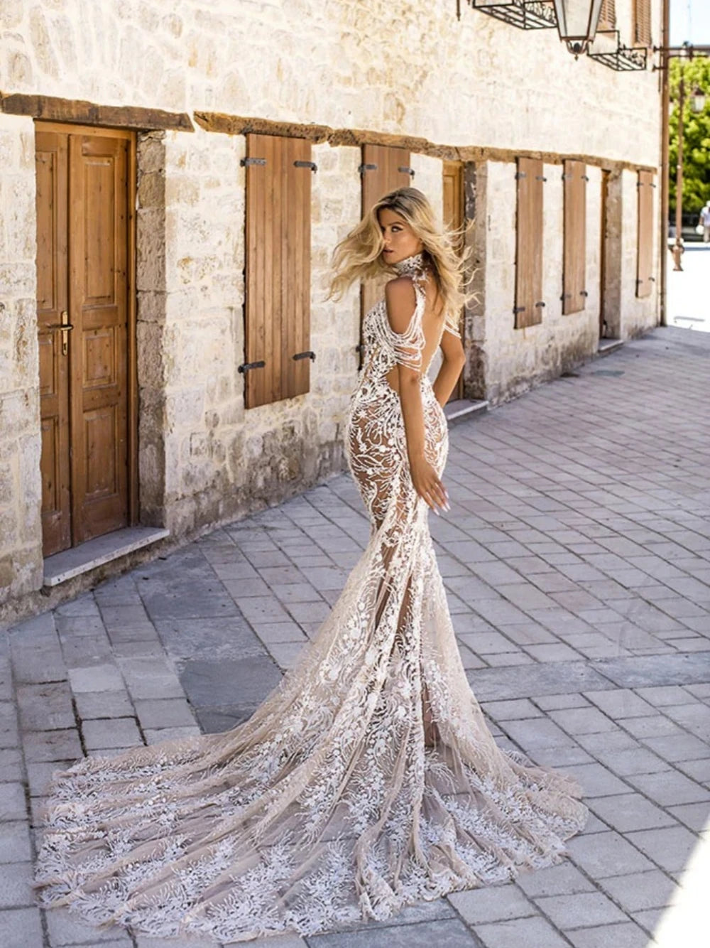 Sexy Halter Wedding Dresses Illusion Appliques Pearls Bridal Gown Backless Floor-length Bride Dresses Vestidos De Novia