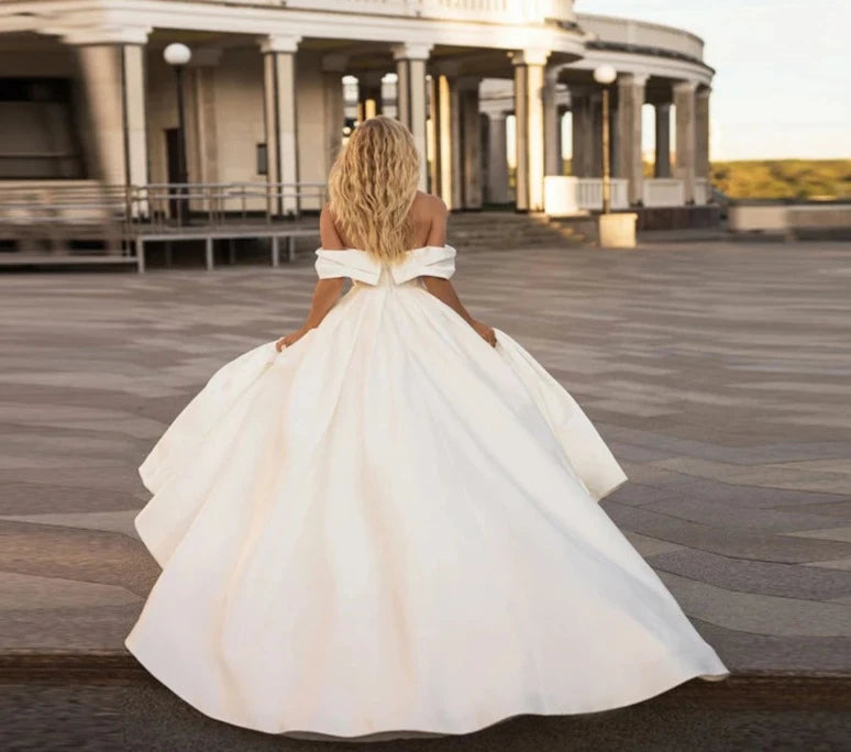 Vestido de novia de satén para mujeres Una línea elegante manga de cuello de bote de bote altura de vestidos de novia de bablar de novia trián