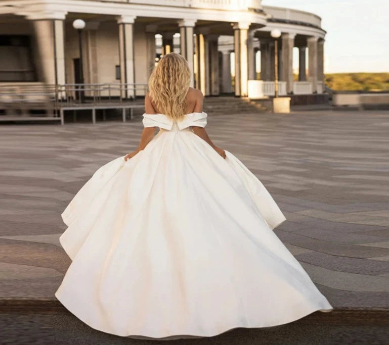 Vestido de novia de satén para mujeres Una línea elegante manga de cuello de bote de bote altura de vestidos de novia de bablar de novia trián