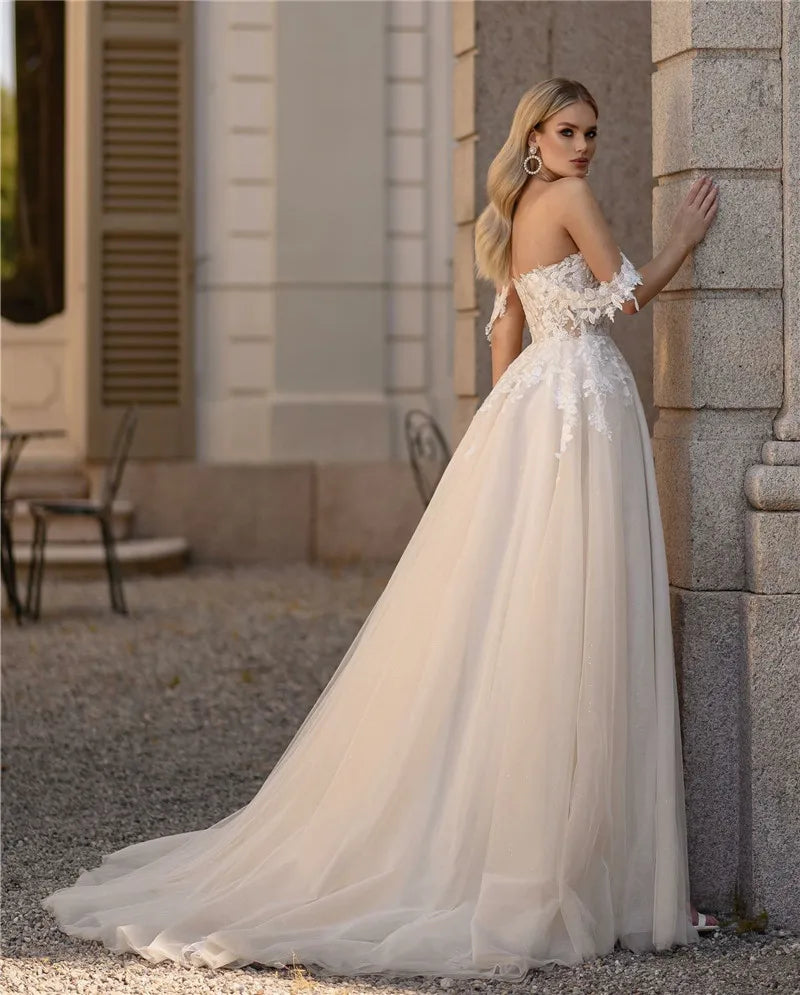 Vestidos de novia de la princesa, una explicación de encaje de la línea, de hombro sexy, brotes de nupcias, berenjes, tren de barrido de barrido