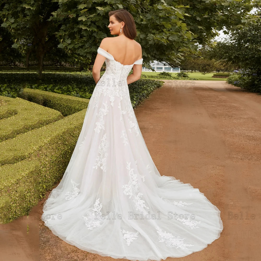 Elegante schulterfreie Brautkleider Herzförmiger Ausschnitt Ärmellose Brautkleider Applikationen Zurück Knopf Sweep Zug Vestidos De Novia