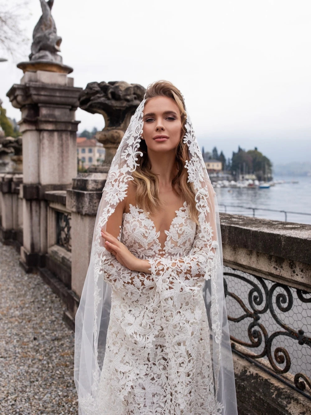 Vestido de novia de manga de bengala moderna de cuello