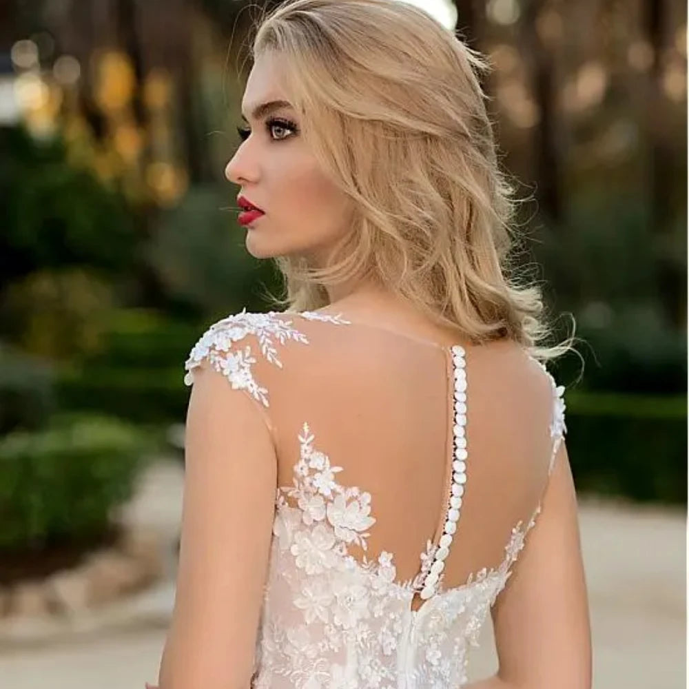 Hot Selling Styles Sexy 2024 Wedding Dresses Custom Made Illusion O-Neck White Appliques Buttons Back Bridal Dresses Court Train