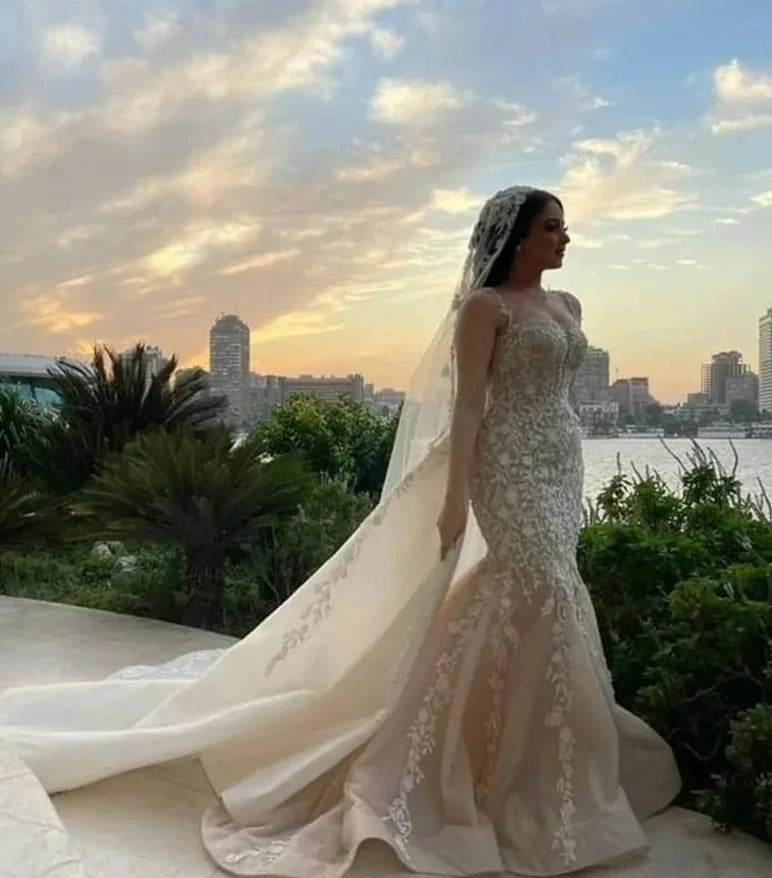 Vestidos de novia de champán sirena de melocotón.