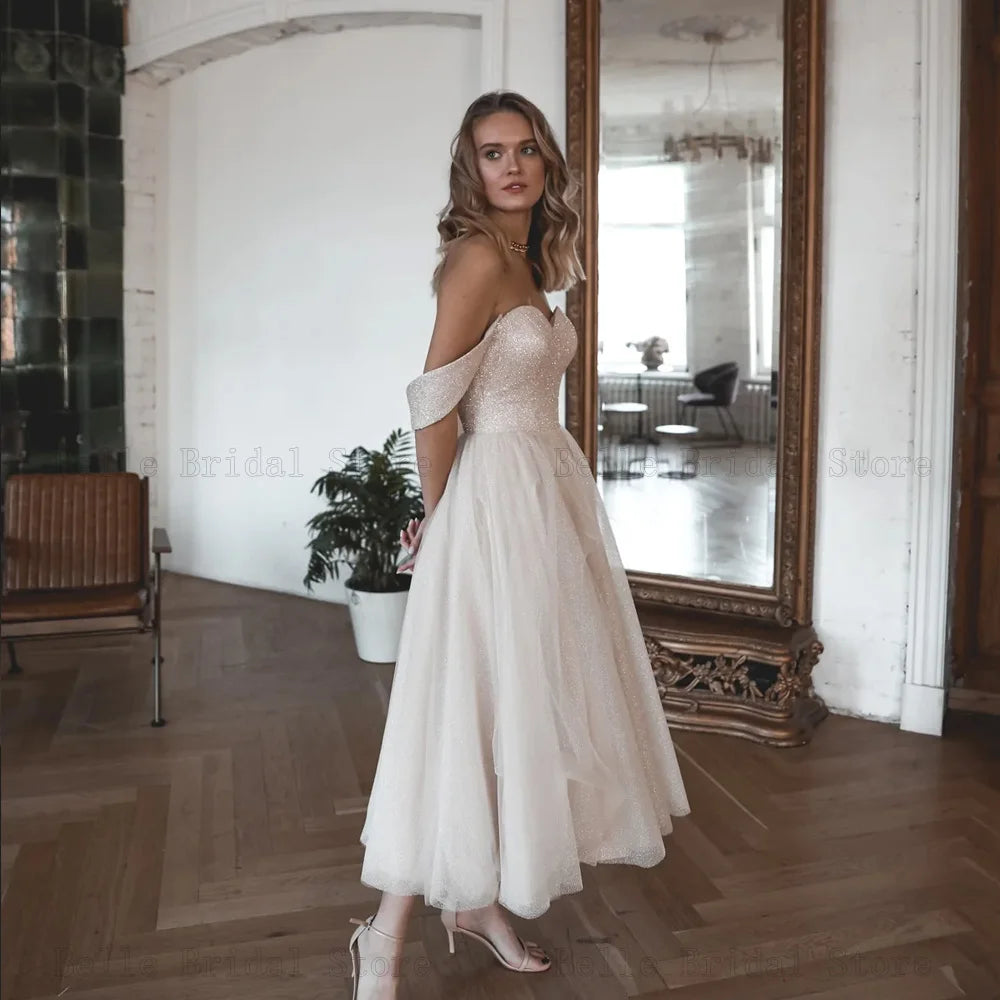 Eleganti abiti da sposa bianchi fuori dalla spalla senza maniche abiti da sposa scintilla