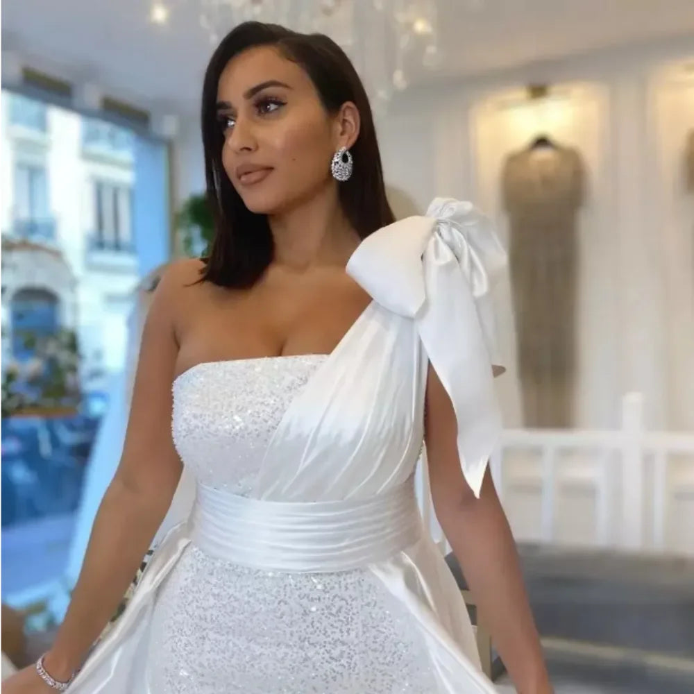 2024 Vestidos de novia de sirena blanca brillante y de hombro con satén de arco y vestidos de novia de lentejuelas Vestidos de novia de Novia