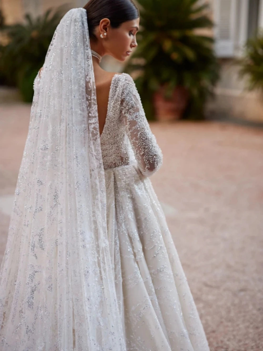 Robe de mariée à manches longues classiques à manches longues perles bride époux de la mariée élégante