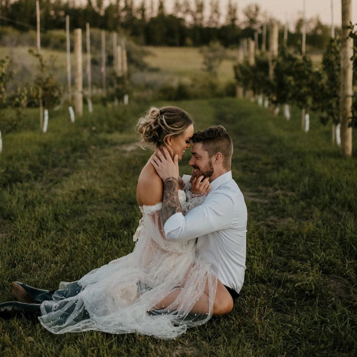 Vestido de novia de longitud de mangas largas y hojas