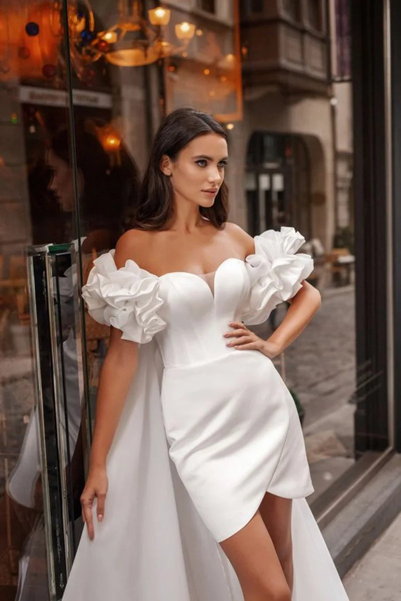 Short Mini Satin Wedding Dresses Sweetheart Open Back Sleeveless Ruffles Bride Dress Above Knee Long Train Bridal Gown