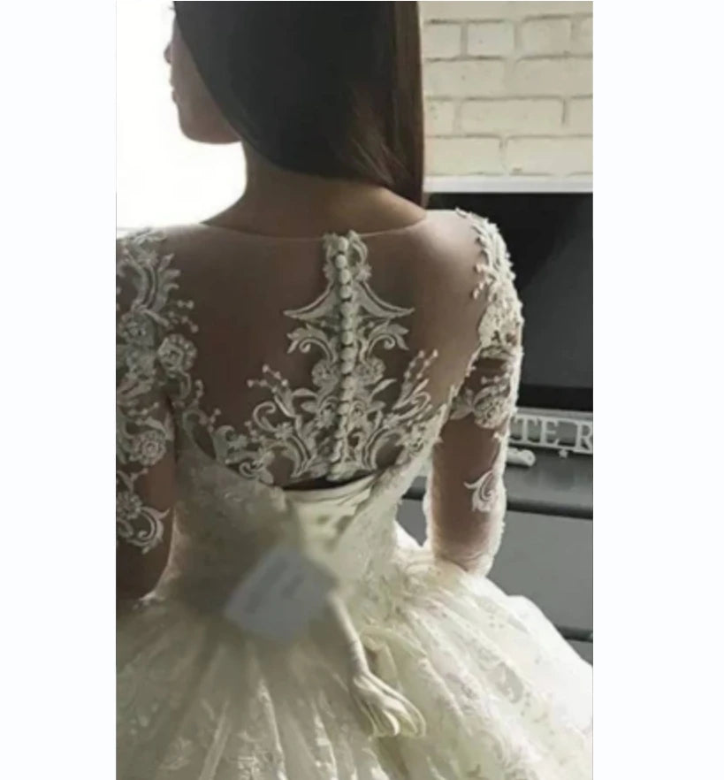 Vestido de noiva branco romântico com apliques de tule de gola em Vestido de noiva de manga longa de gola alta