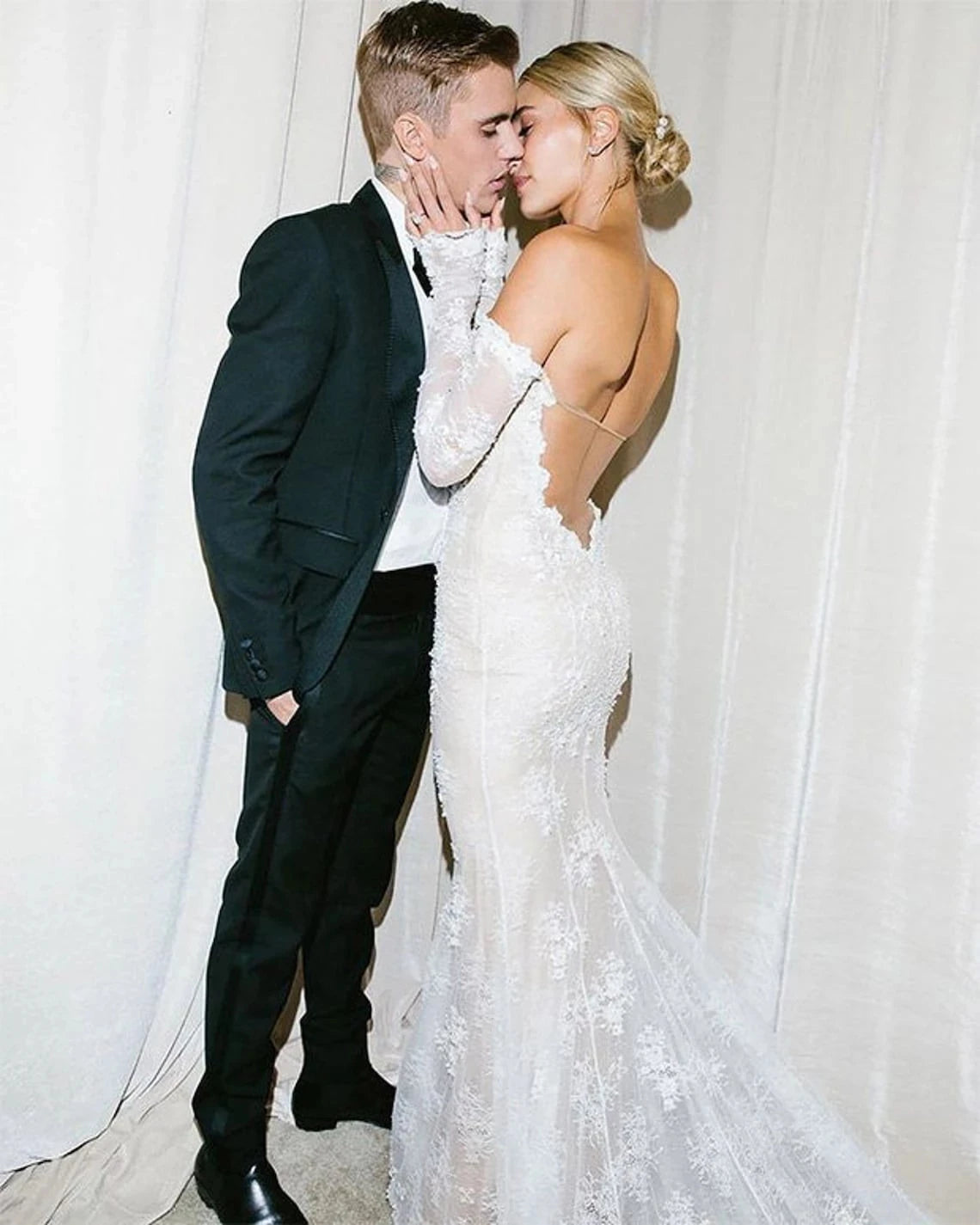 Mermaid Beach Wedding Dresses with Long Sleeve Full Lace Off Shoulder Hailey Bieber Summer Holiday Backless Bridal Gowns