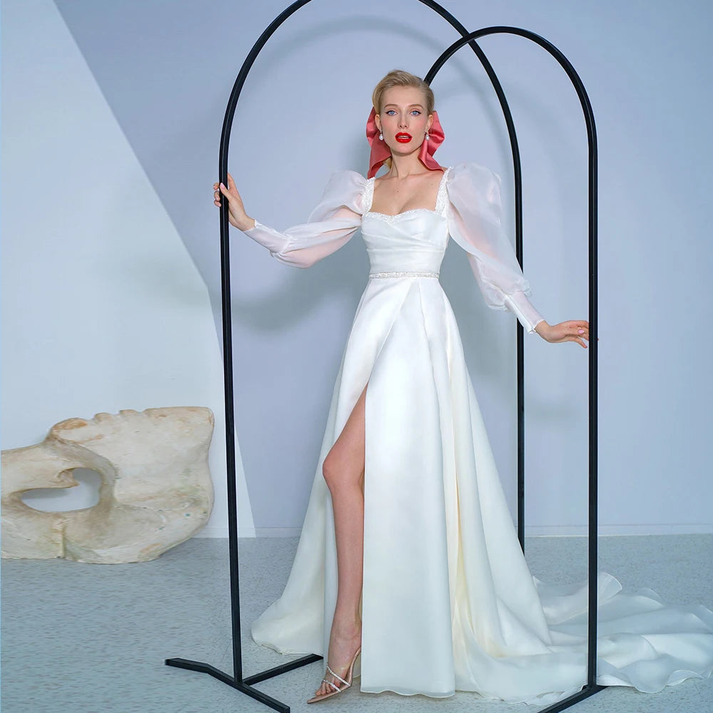 Eleganti abiti da sposa A-Line Abite quadrate maniche da sposa lunghe abiti da sposa per beades Flitta anteriore sweep treno in raso de mariee