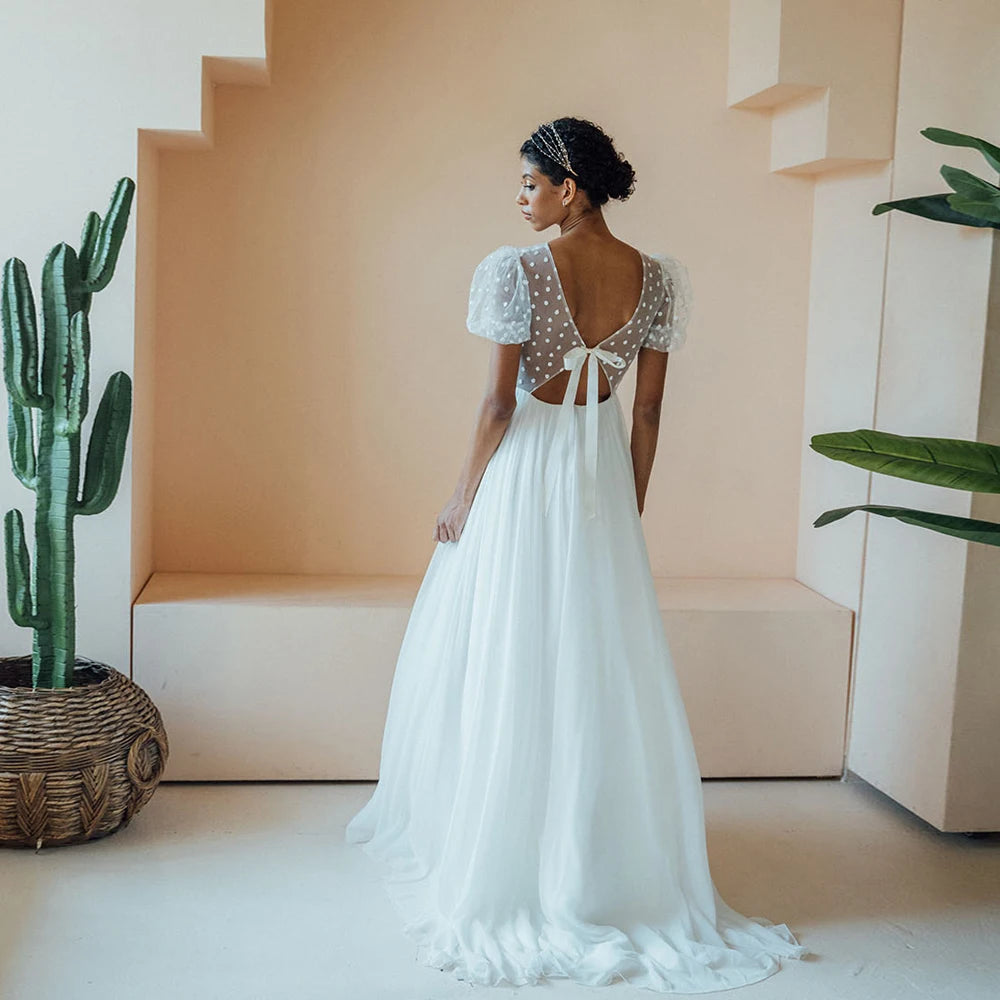 Elegantes vestidos de novia de gasa blanca para mujer V mangas de hojaldre de cuello de cuello.