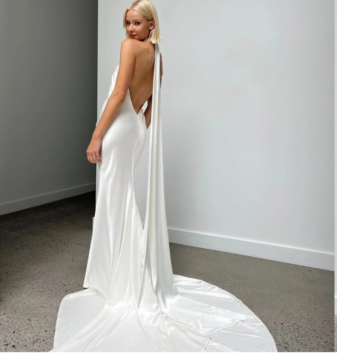 Robe de mariée en satin licou