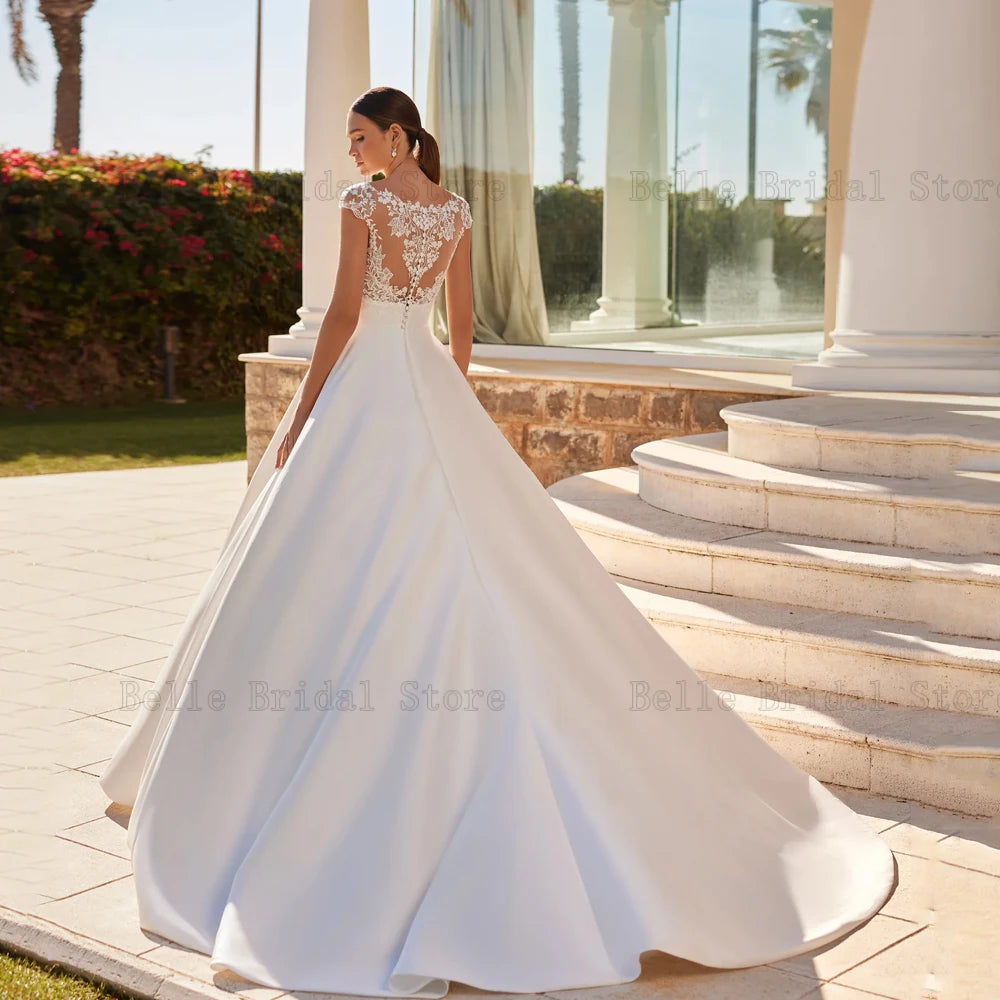 Elegante Brautkleider mit Rundhalsausschnitt, Flügelärmeln, Brautkleider mit Applikationen, Illusion Sweep-Trage, A-Linie, Satin, Vestidos De Novia 2024