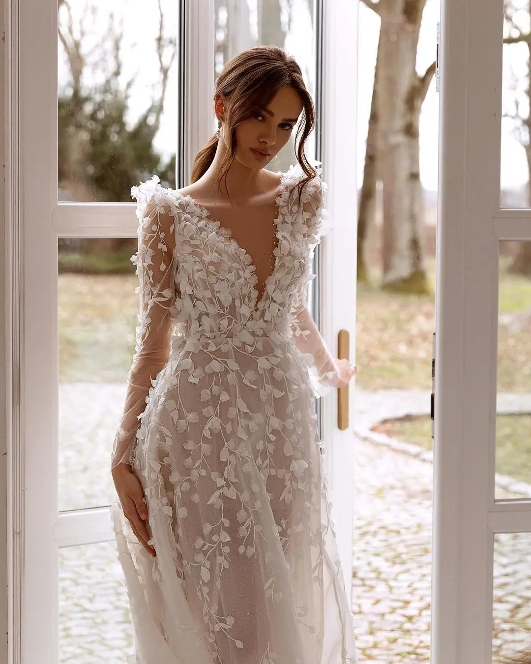 Boho Wedding Dress 3D Delicate Hand-embroidered Laces Leaves Sexy V Neckine Bridal Gowns Bride Evening Party