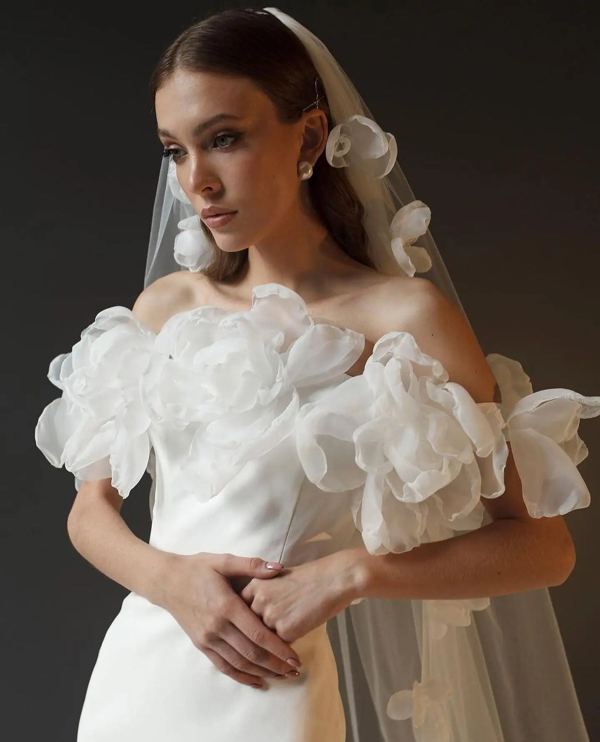 Elegante fuera de la shoudler Vestidos de novia de la flor de la flor hecha a mano