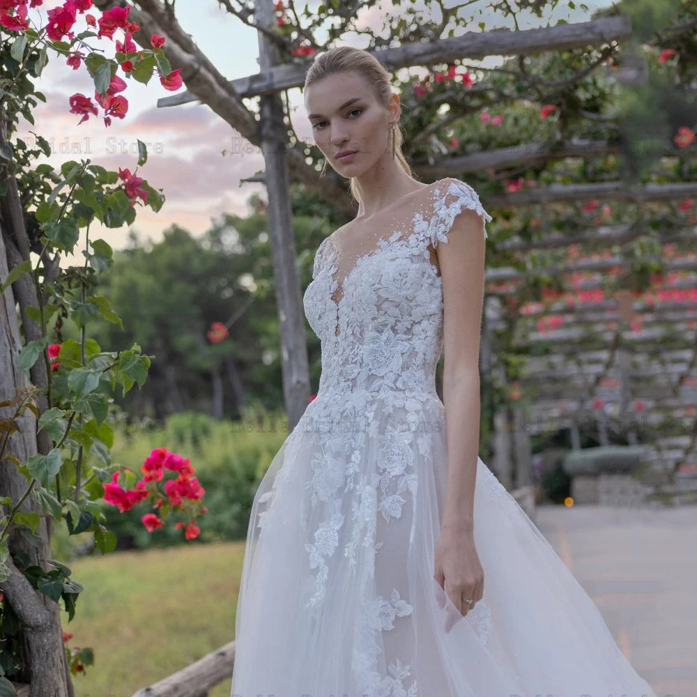 Vestidos de novia clásicos de una línea A mangas de gorra de cuello de la cabeza de la altura de la altura de la novia Ilusión de trenes de barrido con cuentas