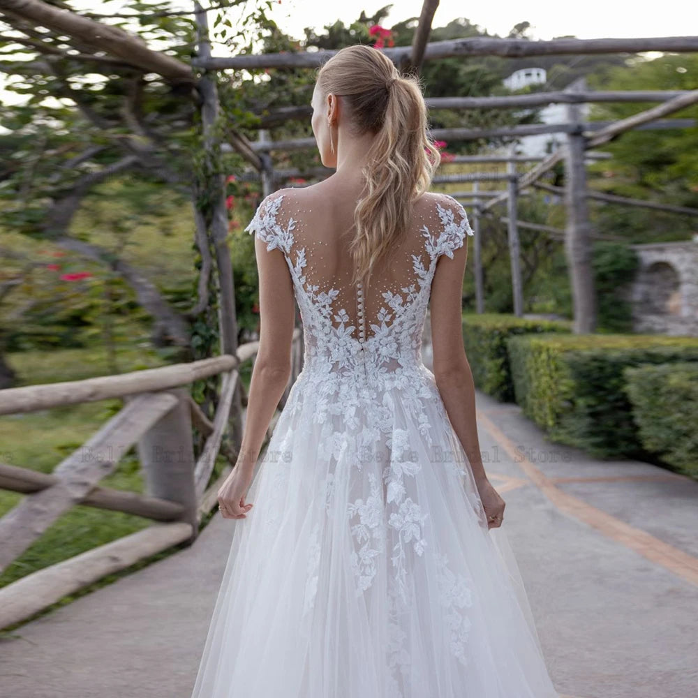 Vestidos de novia clásicos de una línea A mangas de gorra de cuello de la cabeza de la altura de la altura de la novia Ilusión de trenes de barrido con cuentas