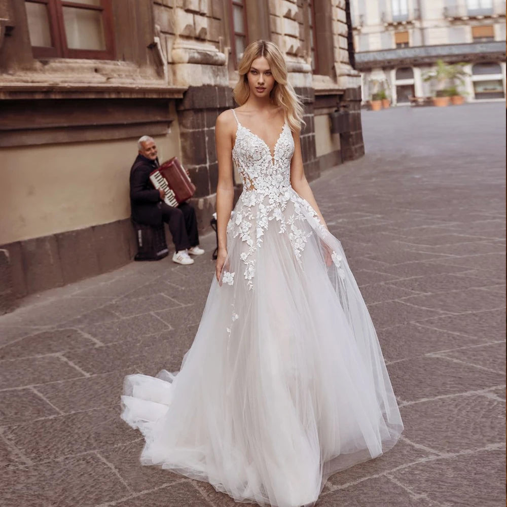 Cinghie di spaghetti classiche abiti da sposa v-collo senza maniche da sposa appliques senza schienale sweep treno a-line свадебное платье