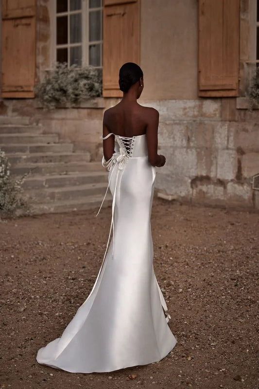 Schicke Brautkleider mit einem Träger, moderne Brautkleider aus Satin, 3D-Blumen, Schnürverschluss, Schlitz vorn, schulterfrei, Vestidos de Novia