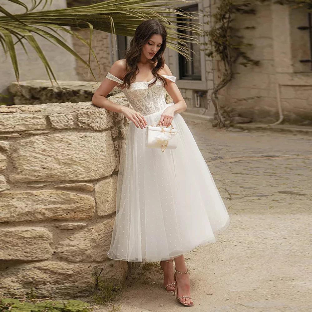 Vestidos de novia cortos de la línea de playa para el cuello de verano para el cuello nupcial Apliques fuera del hombro Rente de longitud del té de Mariée