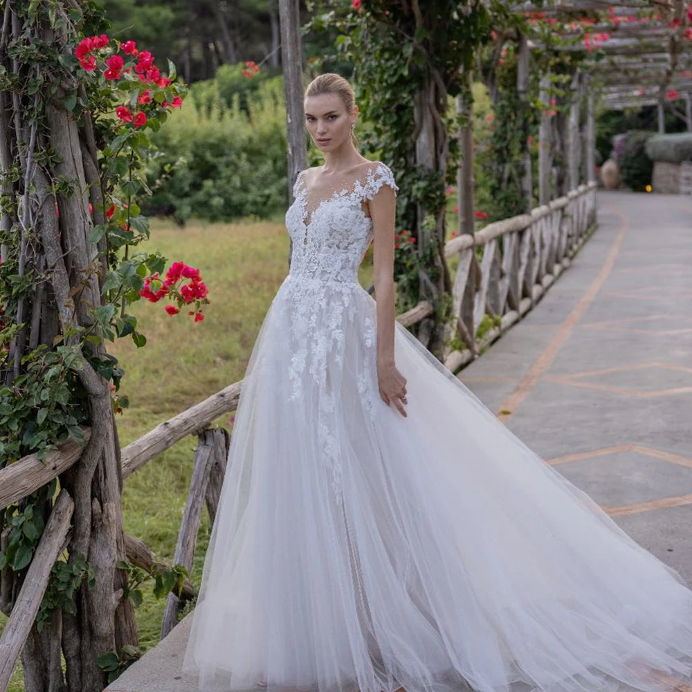 Vestidos de novia clásicos de una línea A mangas de gorra de cuello de la cabeza de la altura de la altura de la novia Ilusión de trenes de barrido con cuentas